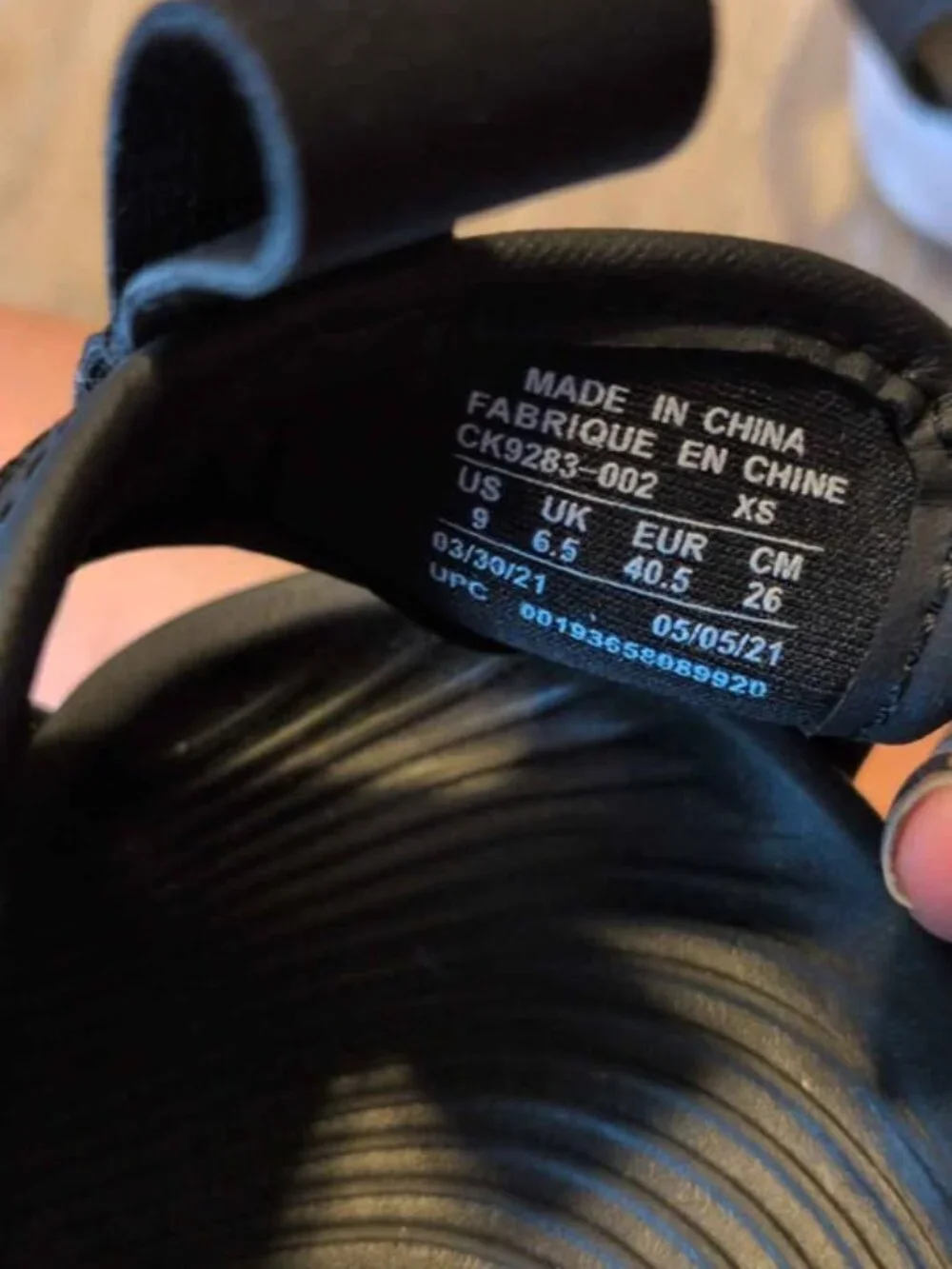 Nike black and white sandals size 9